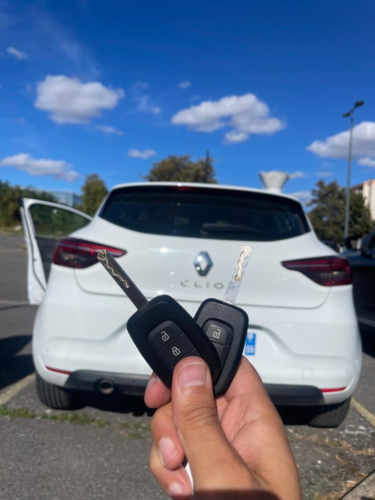 Fabrication d'une clé de voiture par KEYKAR92 à Antony