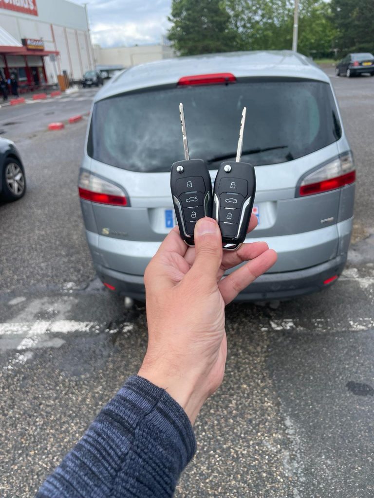 Serrurier automobile à Malakoff programmation de clé par KEYKAR92.