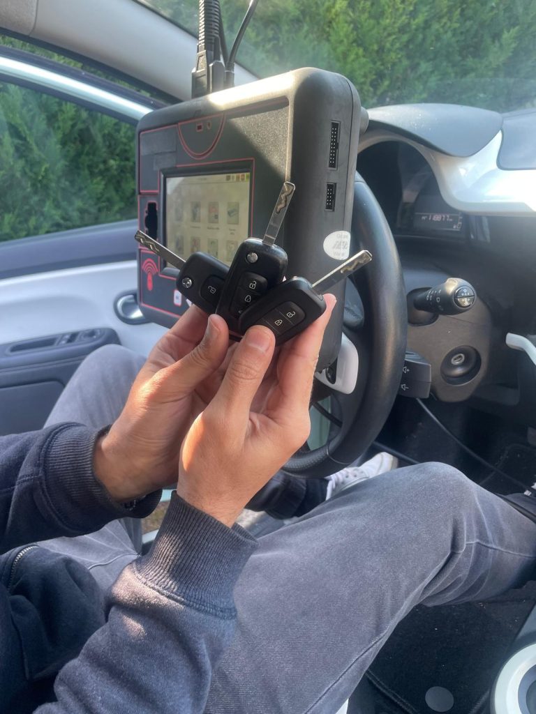 Serrurier automobile Sceaux programmation de clé par KEYKAR92.